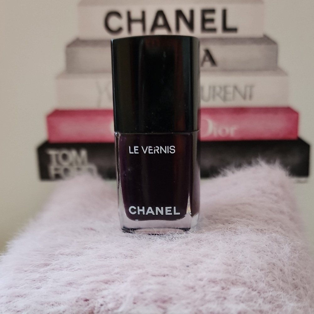 CHANEL Le Vernis in Rich Purple